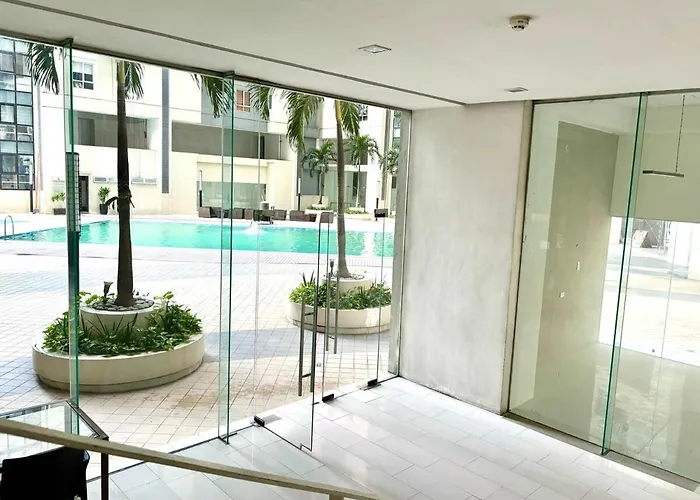 Cozy 2br In Bgc Victoria