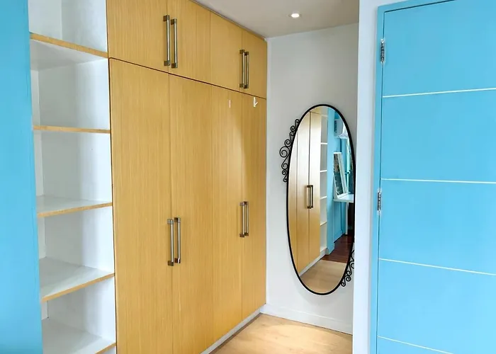 Cozy 2br In Bgc Victoria *