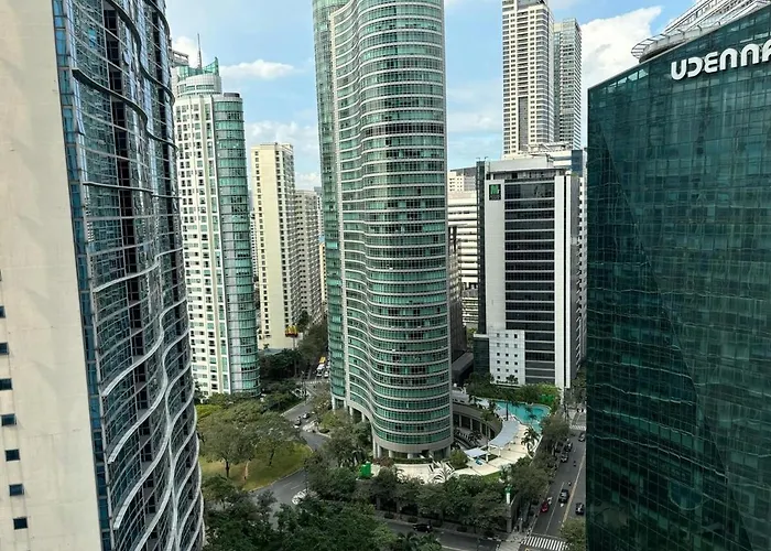 Cozy 2br In Bgc Victoria Manila