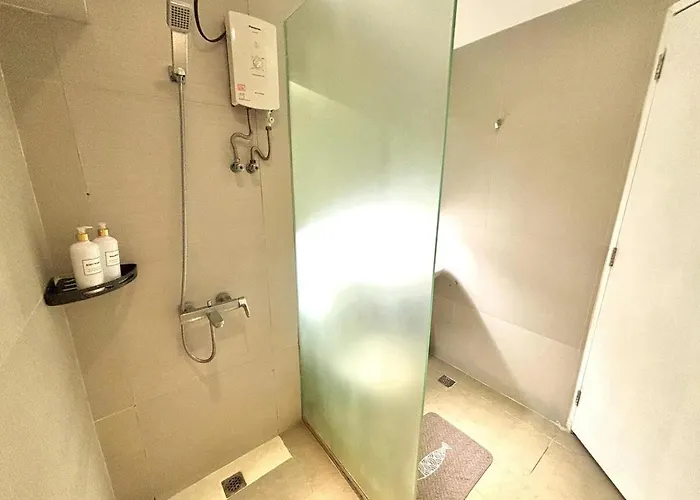 Cozy 2br In Bgc Victoria