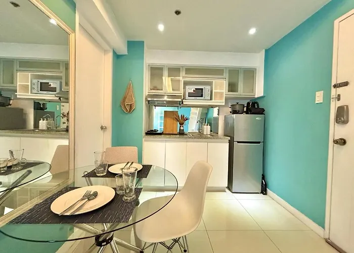 Cozy 2br In Bgc Victoria