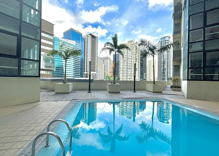 Cozy 2br In Bgc Victoria